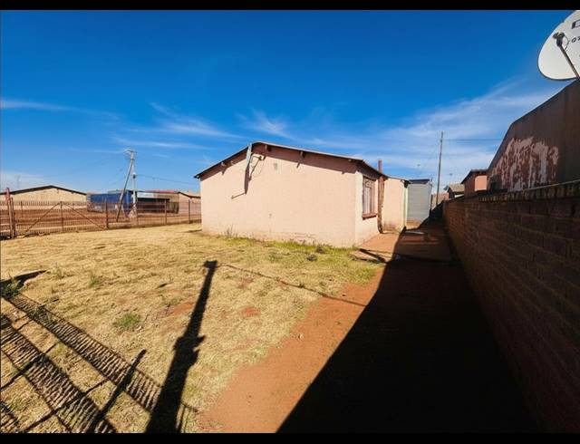 2 BEDROOM HOUSE FOR SALE IN SEBOKENG ZONE 12